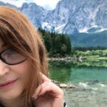 Cantora exibe rosto renovado e estilo invernal em fotos que viralizaram nas redes sociais