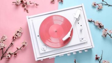 A artista australiana revela um novo capítulo de força e vulnerabilidade em 'Porcelain', celebrando sua evolução pessoal e musical