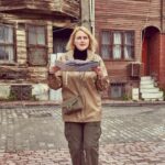 Cantora bilionária surpreende ao fazer compras simples em Los Angeles, mostrando seu lado acessível e fashionista