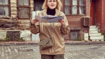 Cantora bilionária surpreende ao fazer compras simples em Los Angeles, mostrando seu lado acessível e fashionista