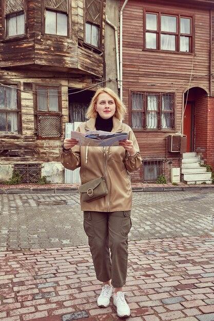 Cantora bilionária surpreende ao fazer compras simples em Los Angeles, mostrando seu lado acessível e fashionista