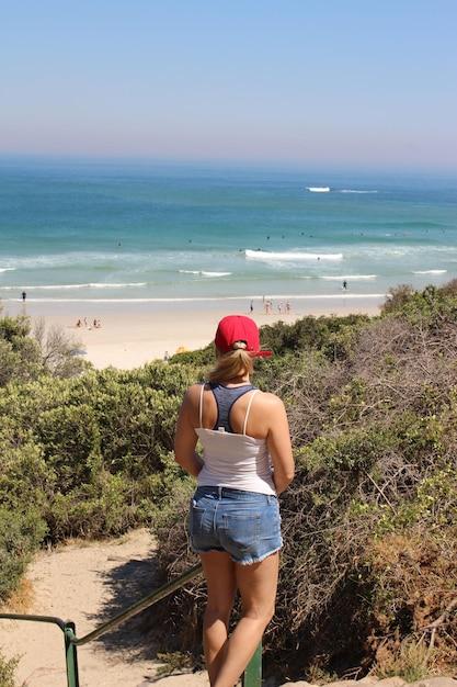 Marina Sena lança EP 'Marinada' com hits que celebram o verão brasileiro 1 Cantora mineira traz brasilidade e alegria em faixas inéditas e parcerias com Pabllo Vittar e Rachel Reis