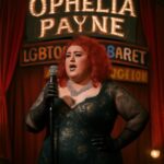 Ophelia Payne: a voz autêntica do cabaré LGBTQIA+ em Brighton 13 Conheça a irreverente estrela do cabaré que celebra o orgulho e a diversidade com muito charme e música