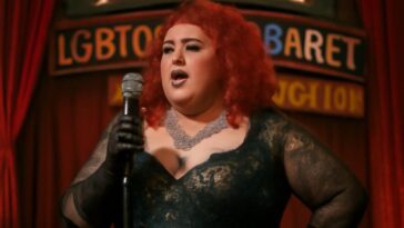 Conheça a irreverente estrela do cabaré que celebra o orgulho e a diversidade com muito charme e música