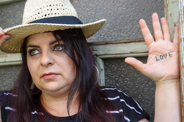 A atriz celebra sua terra natal em evento musical, mas vídeo promocional do Carnaval 2026 divide opiniões no México