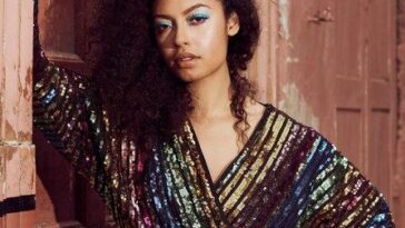 A diva pop mostra sua força fashionista com combinações incríveis que inspiram a comunidade LGBTQIA+