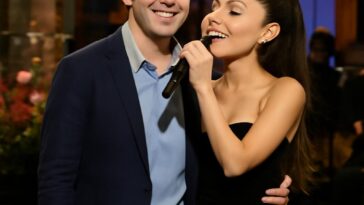 Casal de Wicked brilha nos bastidores do SNL em noite de emoções e despedidas