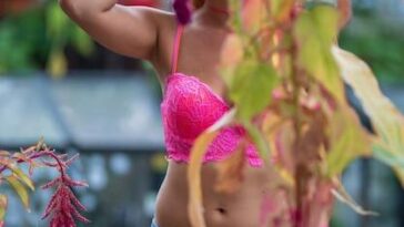 Cantora brilha com look vibrante e energia contagiante em vídeo dançante dedicado a alguém especial