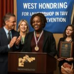 Ativista trans recebe prêmio por trabalho transformador na saúde LGBTQ+ e cuidado com pessoas trans e não binárias