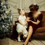 Ícone pop celebra o Natal com fotos sensuais e cheias de estilo ao lado da família