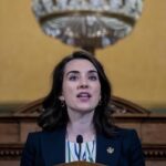 Processo de R$ 1 milhão pode levar oficial de Justiça aos palcos da cantora em turnê