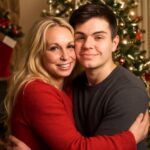 Cantora e seu filho Jayden, 19, celebram o Natal juntos, fortalecendo laços familiares após um período difícil