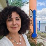 Atriz brasileira conquista o 8º lugar em ranking internacional e inspira moda com looks poderosos