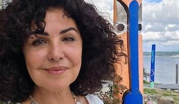 Atriz brasileira conquista o 8º lugar em ranking internacional e inspira moda com looks poderosos