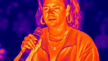 Vídeo viraliza ao mostrar suposta imagem de gases expelidos durante apresentação da cantora