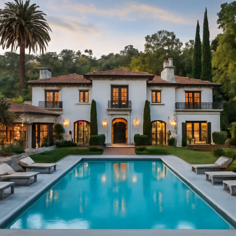 Residência icônica com história de celebridades muda de dono após queda significativa no preço