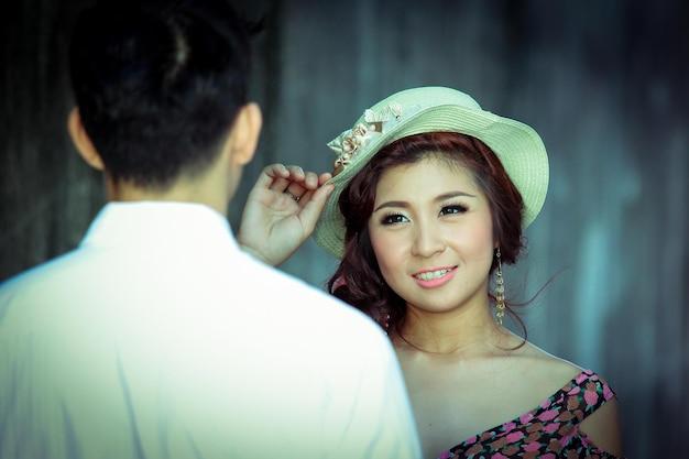 Campeã do Canada’s Drag Race celebra noivado e amor duradouro em momento cheio de emoção