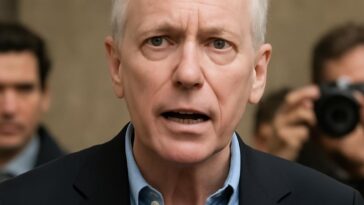 Ex-ator do SNL responde a declarações polêmicas de Chevy Chase em documentário sobre incidentes homofóbicos