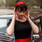 Designer e performer mexicana conquista corações na temporada 18 com looks autorais e carisma único