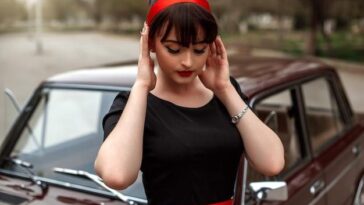 Designer e performer mexicana conquista corações na temporada 18 com looks autorais e carisma único