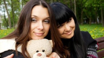 Influenciadora compartilha detalhes da viagem ao lado do empresário em clima de romance