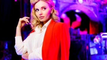 Conheça os artistas LGBTQIA+ que alcançaram a marca bilionária com música, turnês e negócios de sucesso