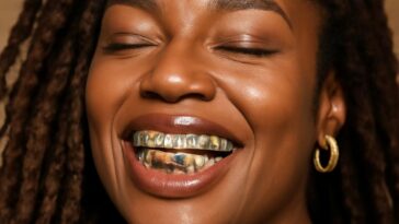 Ex-BBB Lumena resgata cultura africana com joia dental que virou símbolo de poder e estilo