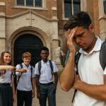 Jovem trans vítima de agressões homofóbicas recebe indenização histórica que reforça direitos LGBTQIA+ nas escolas