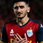 Jogador, primeiro homem abertamente gay na A-League, acusa Adelaide United de discriminação pela orientação sexual