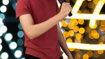 Cantora veterana traz hits e clima de carnaval para animar brothers e sisters no reality