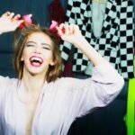 Ex-vencedora do Drag Race provoca fãs com posts insensíveis enquanto planeja processo contra RuPaul