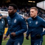 Treinador Steve Evans espera reforços para fortalecer o time rumo à recuperação na League Two