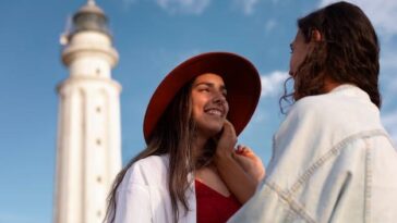 Com 38 anos de diferença, cantora mostra que idade não limita felicidade e autenticidade