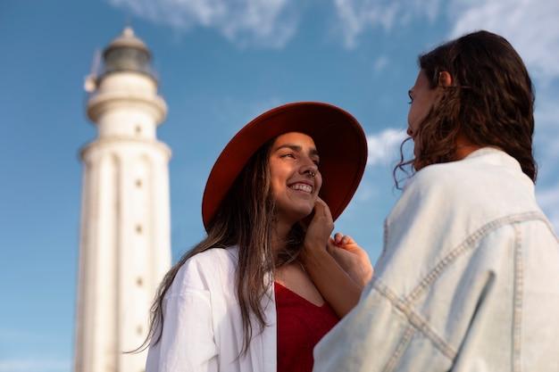 Com 38 anos de diferença, cantora mostra que idade não limita felicidade e autenticidade