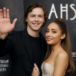 Ator veterano da série elogia talento da cantora e atriz, que retorna ao universo de Ryan Murphy