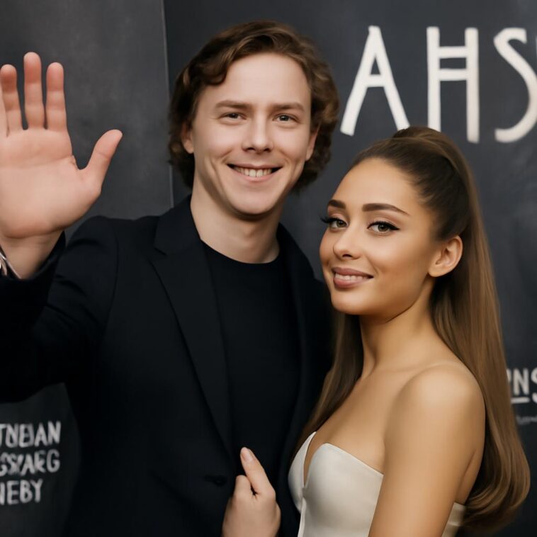 Ator veterano da série elogia talento da cantora e atriz, que retorna ao universo de Ryan Murphy