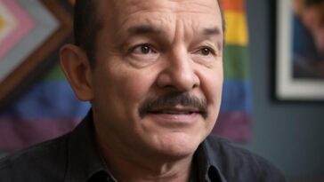 Ator reflete sobre representatividade, amor livre e desafios da assexualidade na TV brasileira