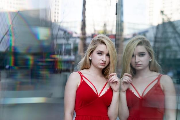 A estrela compartilha como usou criatividade para alavancar sua fama no início da carreira