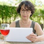 Influenciadora compartilha fotos poderosas em Madri e recebe reação carinhosa do namorado, o craque Vini Jr.