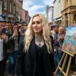 Ícone pop irradia energia criativa em Margate, Reino Unido, inspirando a cena artística local