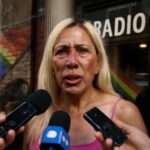 A apresentadora relata episódio violento e discriminatório após participação em programa, emocionando a comunidade LGBTQIA+