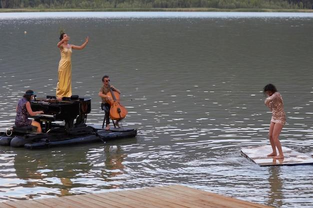 Turnê pré-Carnaval de Anitta traz energia, convidados especiais e homenagens aos signos