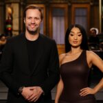 Ator de Murderbot comanda o 'Saturday Night Live' em noite de humor e música com Cardi B