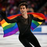 Com talento e charme, o atleta LGBTQ+ da República Tcheca conquista corações e o gelo em Milão-Cortina