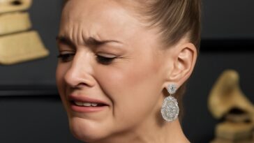 Cantora country compartilha que precisou tomar analgésicos para suportar o visual poderoso no tapete vermelho