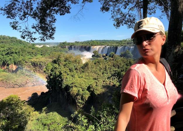 Bloco 'Quem Pede, Pede' reuniu famosos e arrastou grande público no Parque do Ibirapuera
