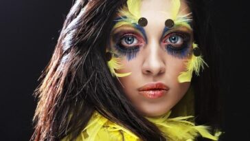 Reina do Carnaval celebra diversidade com look drag e encanta comunidade LGBTQIA+ e público geral