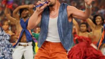 Performance vibrante e cheia de simbolismos de Bad Bunny no Super Bowl emociona e representa a comunidade latina