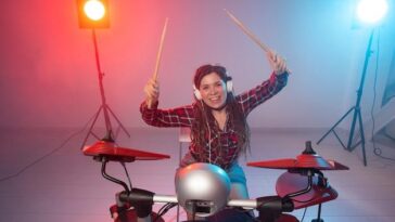 Cantora traz turnê inspirada no cosmos e vai agitar São Luís e Salvador na folia