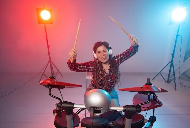 Cantora traz turnê inspirada no cosmos e vai agitar São Luís e Salvador na folia